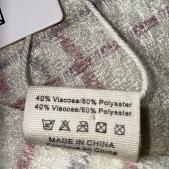 PRETTY PERSUASIONS Scarf Wrap with 4" Fringe NWT - Picture 5 of 5